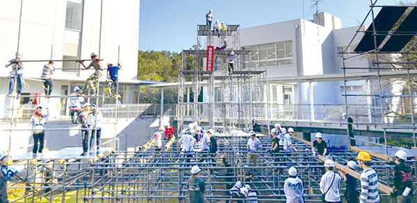 鳩山祭のステージ建設の司令塔として力を発揮